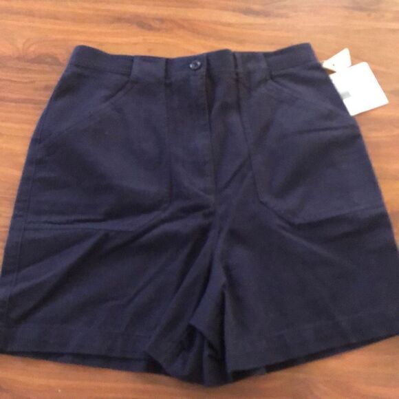 NWT Liz, Claiborne Deadstock, Bermuda shorts front pocket ￼8 - Picture 1 of 4